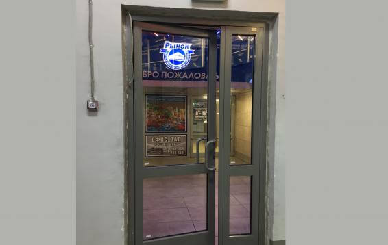 Поставка и монтаж стеклянных противопожарных дверей на центральном рынке